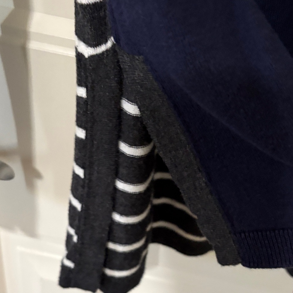 Old Navy Navy and Gray Long Sleeve Top - Picture 6 of 9